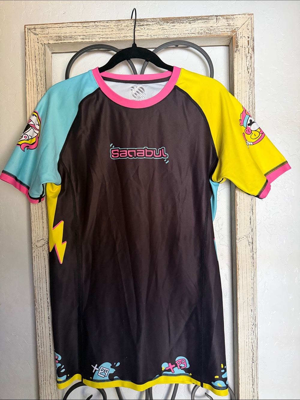 SANABUL RONIN MONKEY FIGHT SHORT SLEEVE RASH GUARD | Men’s Size Large